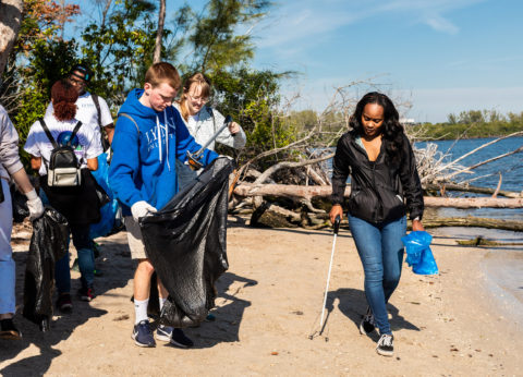 Students clean up the beach at Gumbo Limbo during J-term.