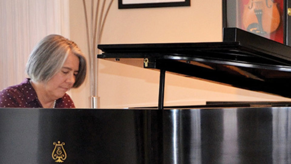 Roberta Rust plays Steinway piano